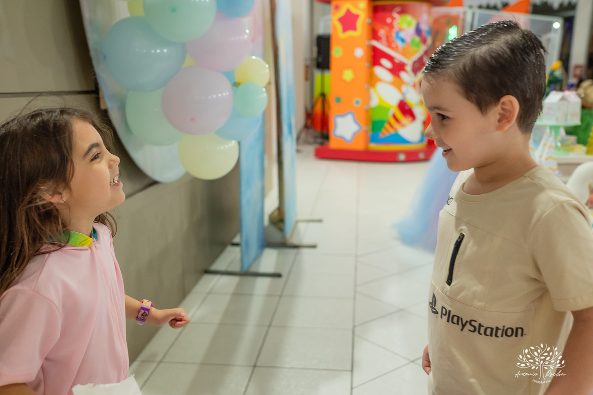 aniversário infantil - fotografia de crianças - festa temática - unicórnio - momentos especiais - registros fotográficos - alegria e diversão - show do parabéns - espontaneidade das crianças - fotografia profissional - Antonio Rocha Fotografias – Pelotas 