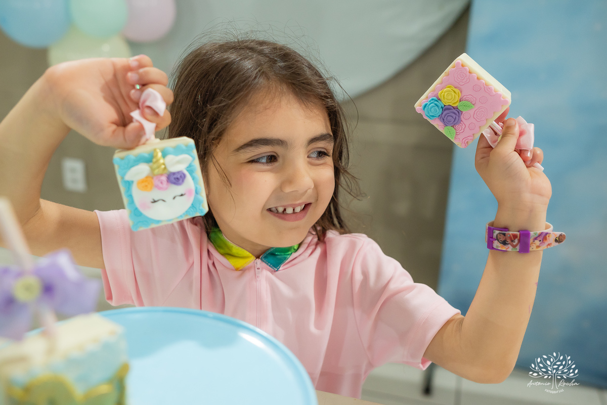 aniversário infantil - fotografia de crianças - festa temática - unicórnio - momentos especiais - registros fotográficos - alegria e diversão - show do parabéns - espontaneidade das crianças - fotografia profissional - Antonio Rocha Fotografias – Pelotas 