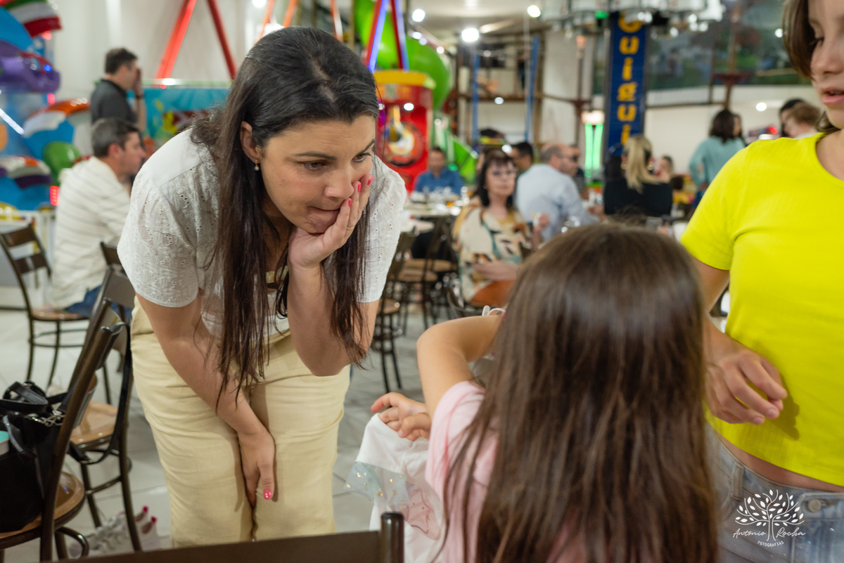 aniversário infantil - fotografia de crianças - festa temática - unicórnio - momentos especiais - registros fotográficos - alegria e diversão - show do parabéns - espontaneidade das crianças - fotografia profissional - Antonio Rocha Fotografias – Pelotas 