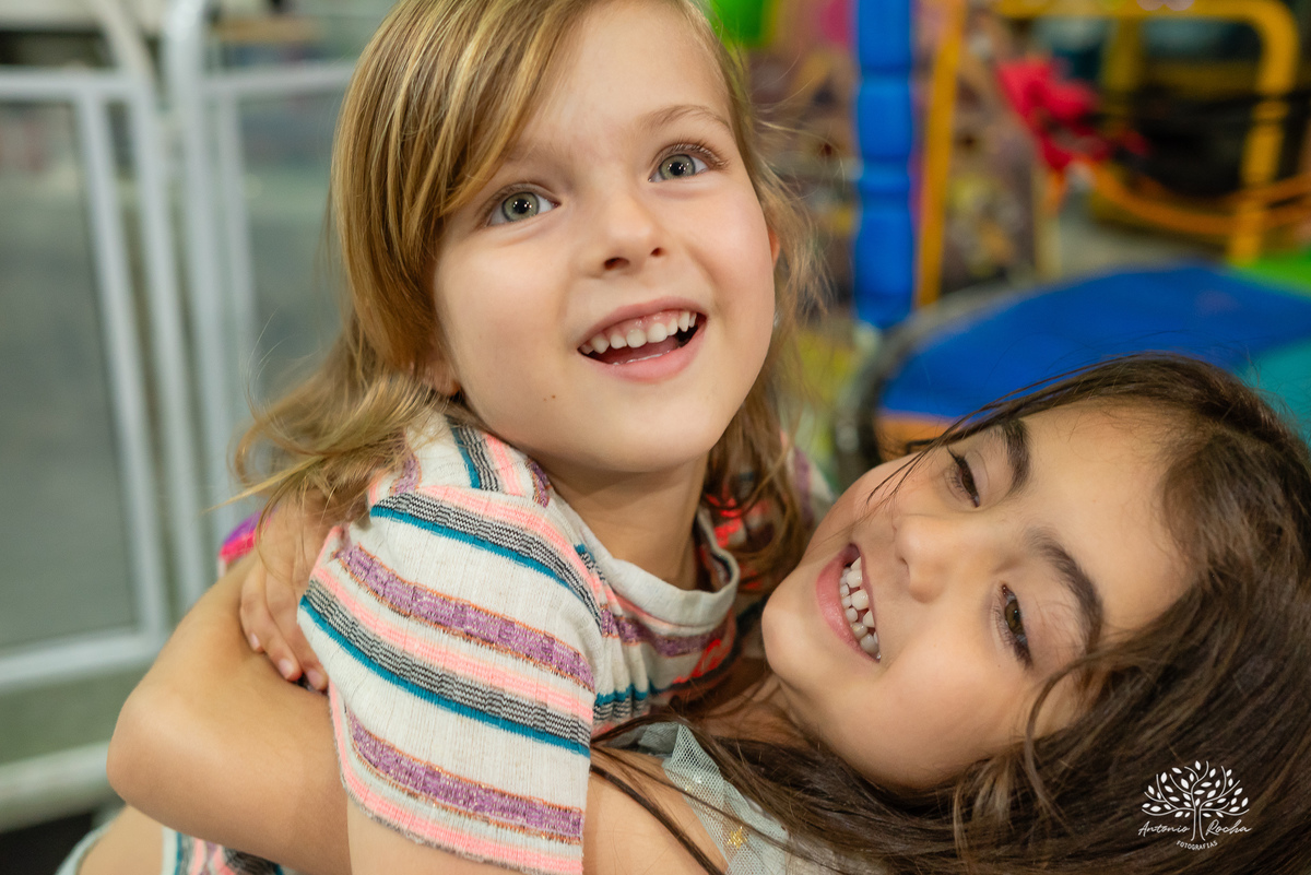 aniversário infantil - fotografia de crianças - festa temática - unicórnio - momentos especiais - registros fotográficos - alegria e diversão - show do parabéns - espontaneidade das crianças - fotografia profissional - Antonio Rocha Fotografias – Pelotas 