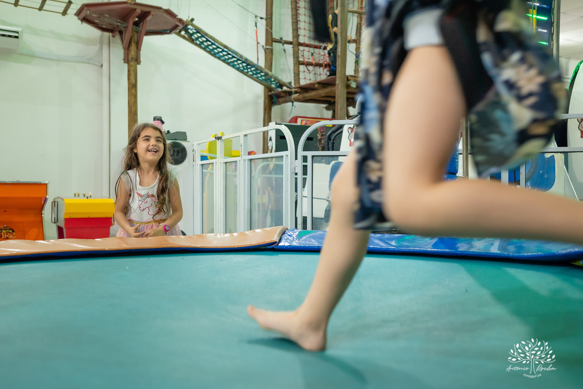 aniversário infantil - fotografia de crianças - festa temática - unicórnio - momentos especiais - registros fotográficos - alegria e diversão - show do parabéns - espontaneidade das crianças - fotografia profissional - Antonio Rocha Fotografias – Pelotas 