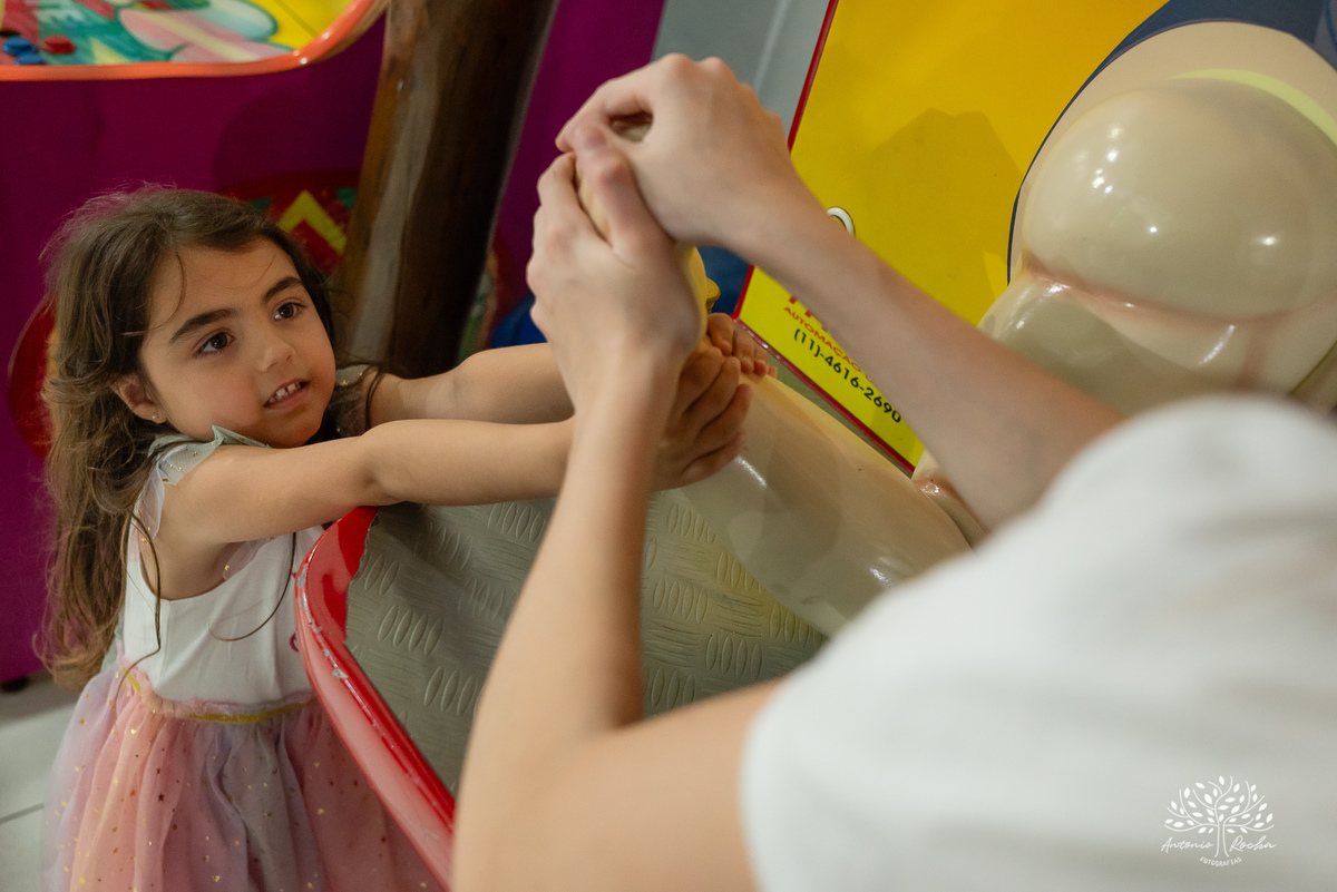 aniversário infantil - fotografia de crianças - festa temática - unicórnio - momentos especiais - registros fotográficos - alegria e diversão - show do parabéns - espontaneidade das crianças - fotografia profissional - Antonio Rocha Fotografias – Pelotas 