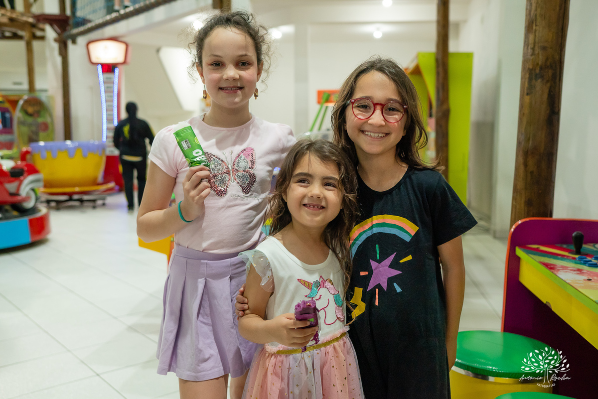 aniversário infantil - fotografia de crianças - festa temática - unicórnio - momentos especiais - registros fotográficos - alegria e diversão - show do parabéns - espontaneidade das crianças - fotografia profissional - Antonio Rocha Fotografias – Pelotas 