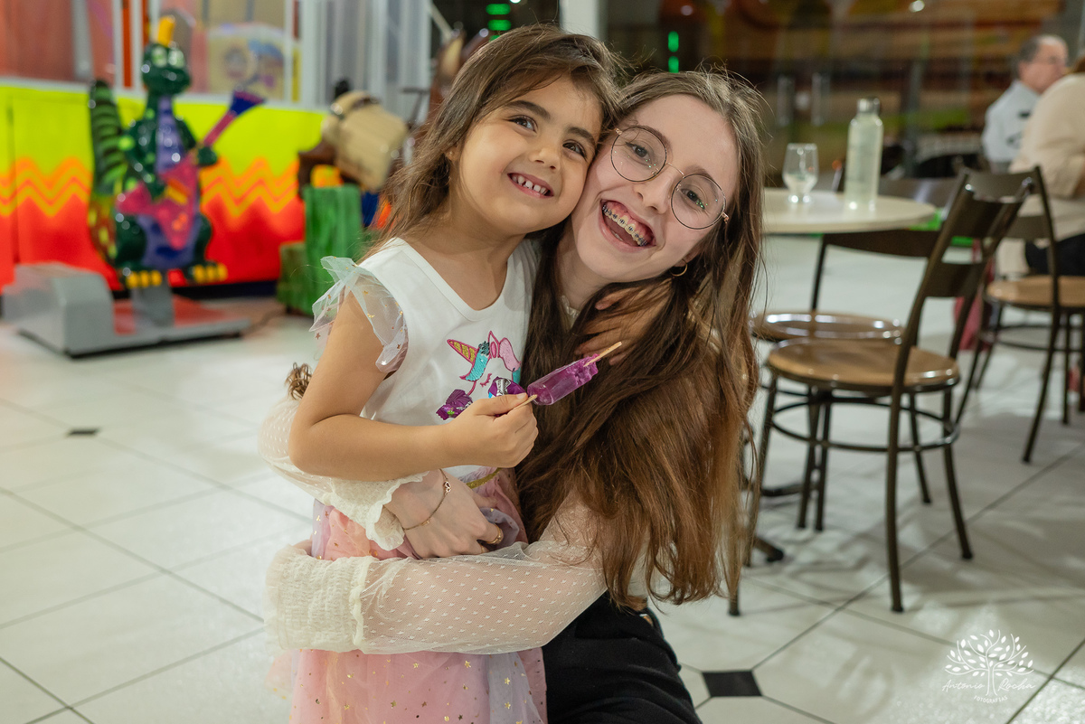 aniversário infantil - fotografia de crianças - festa temática - unicórnio - momentos especiais - registros fotográficos - alegria e diversão - show do parabéns - espontaneidade das crianças - fotografia profissional - Antonio Rocha Fotografias – Pelotas 