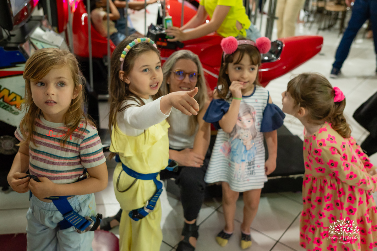 aniversário infantil - fotografia de crianças - festa temática - unicórnio - momentos especiais - registros fotográficos - alegria e diversão - show do parabéns - espontaneidade das crianças - fotografia profissional - Antonio Rocha Fotografias – Pelotas 