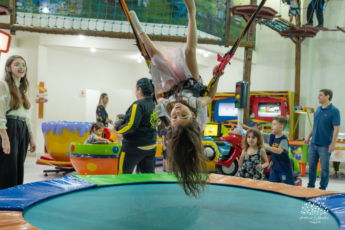 aniversário infantil - fotografia de crianças - festa temática - unicórnio - momentos especiais - registros fotográficos - alegria e diversão - show do parabéns - espontaneidade das crianças - fotografia profissional - Antonio Rocha Fotografias – Pelotas 