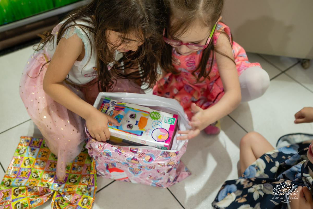 aniversário infantil - fotografia de crianças - festa temática - unicórnio - momentos especiais - registros fotográficos - alegria e diversão - show do parabéns - espontaneidade das crianças - fotografia profissional - Antonio Rocha Fotografias – Pelotas 