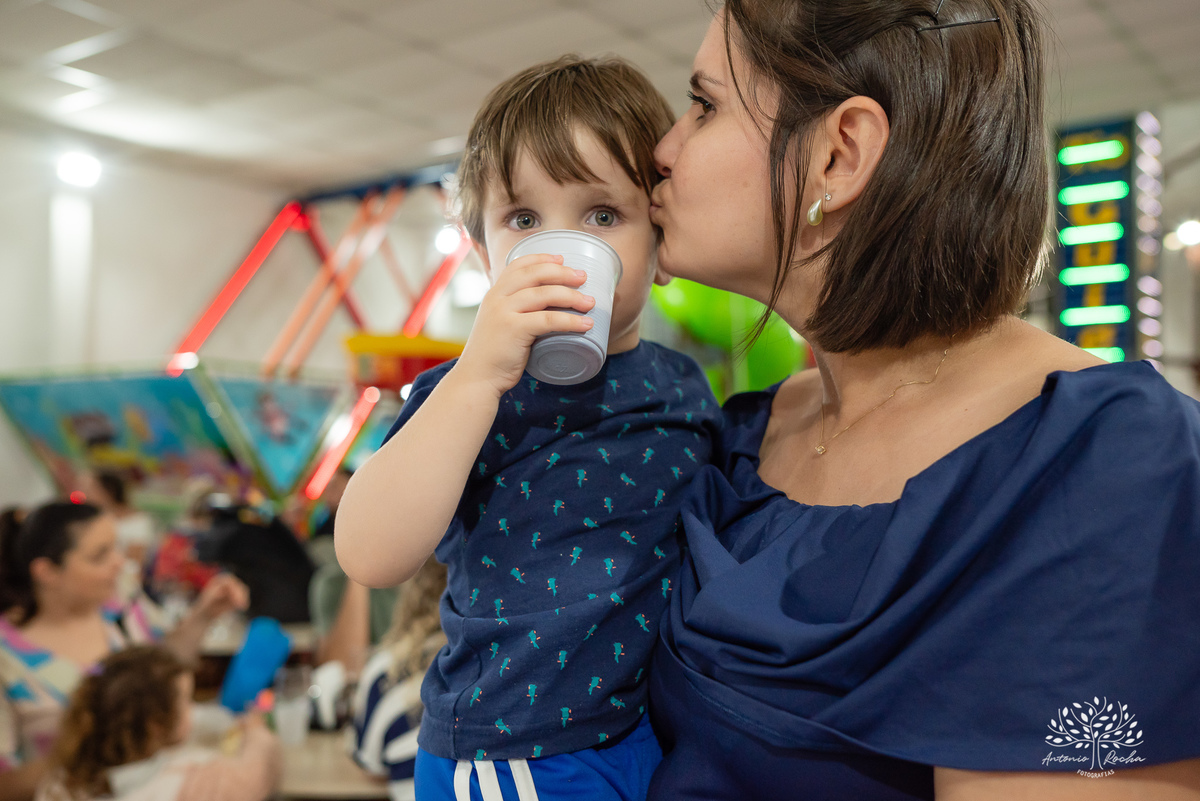 aniversário infantil - fotografia de crianças - festa temática - unicórnio - momentos especiais - registros fotográficos - alegria e diversão - show do parabéns - espontaneidade das crianças - fotografia profissional - Antonio Rocha Fotografias – Pelotas 
