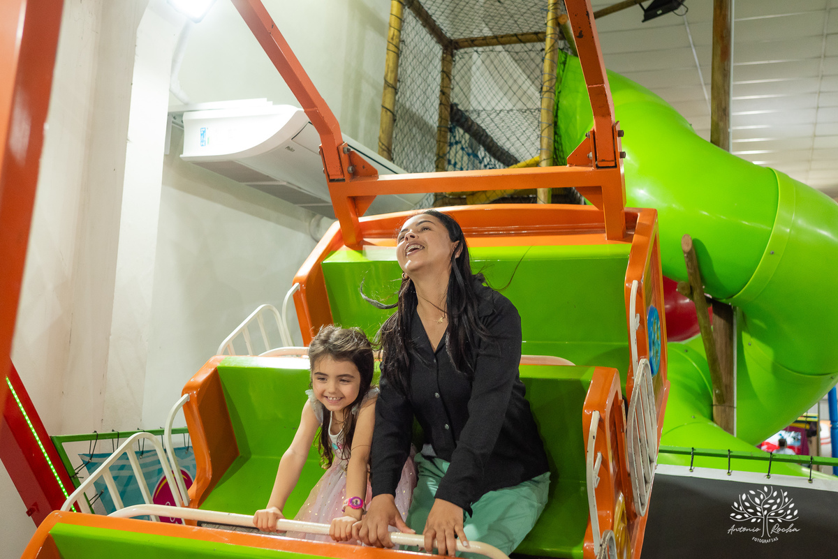 aniversário infantil - fotografia de crianças - festa temática - unicórnio - momentos especiais - registros fotográficos - alegria e diversão - show do parabéns - espontaneidade das crianças - fotografia profissional - Antonio Rocha Fotografias – Pelotas 