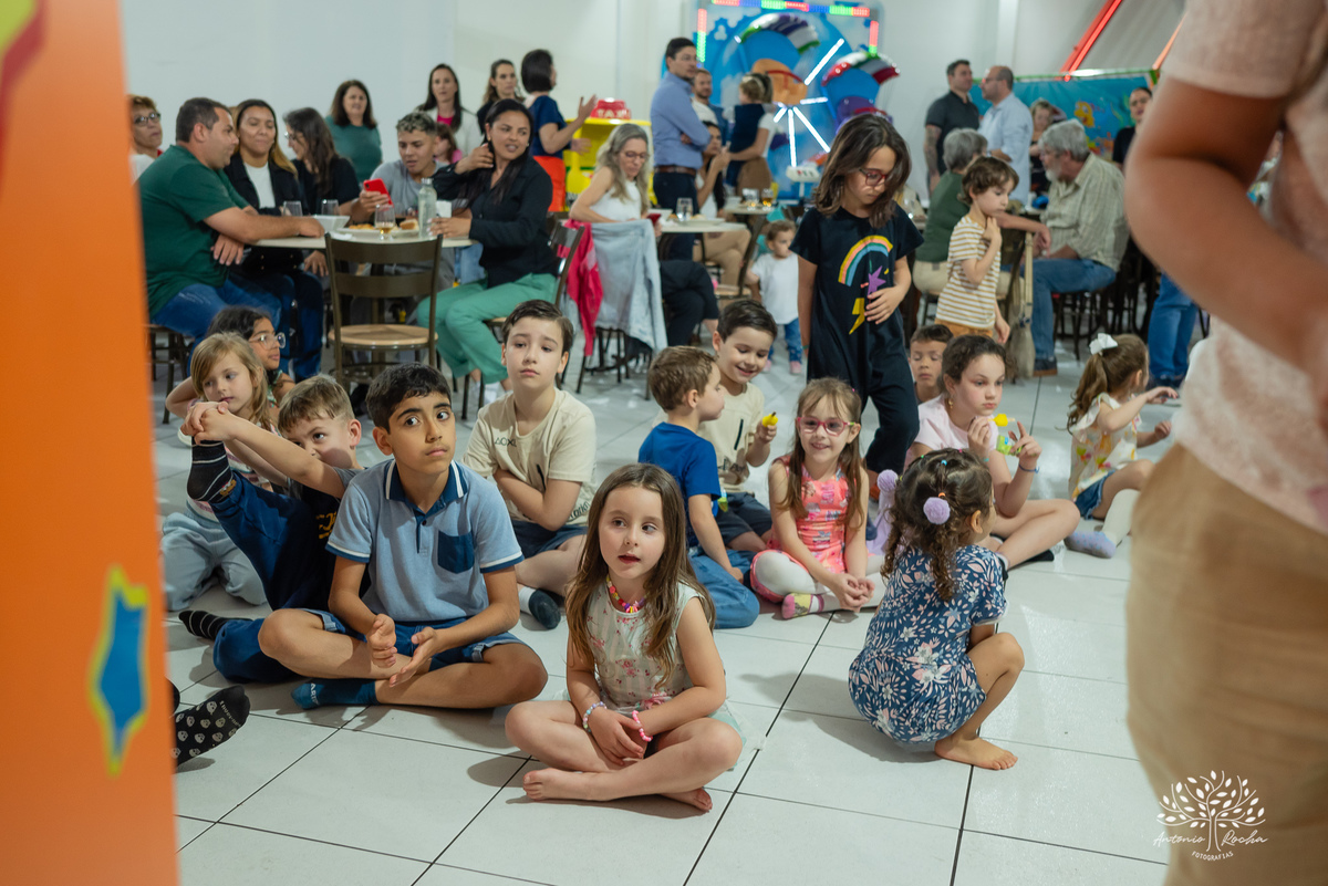 aniversário infantil - fotografia de crianças - festa temática - unicórnio - momentos especiais - registros fotográficos - alegria e diversão - show do parabéns - espontaneidade das crianças - fotografia profissional - Antonio Rocha Fotografias – Pelotas 