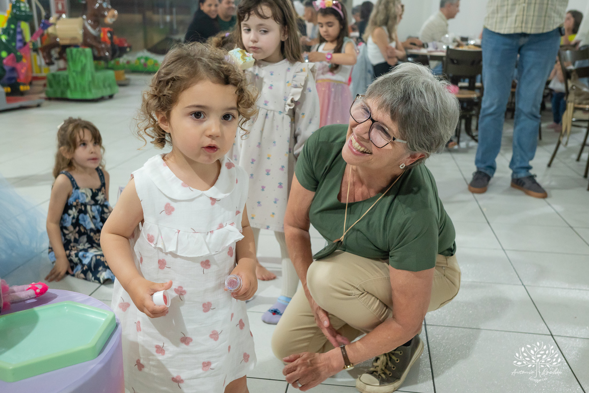 aniversário infantil - fotografia de crianças - festa temática - unicórnio - momentos especiais - registros fotográficos - alegria e diversão - show do parabéns - espontaneidade das crianças - fotografia profissional - Antonio Rocha Fotografias – Pelotas 