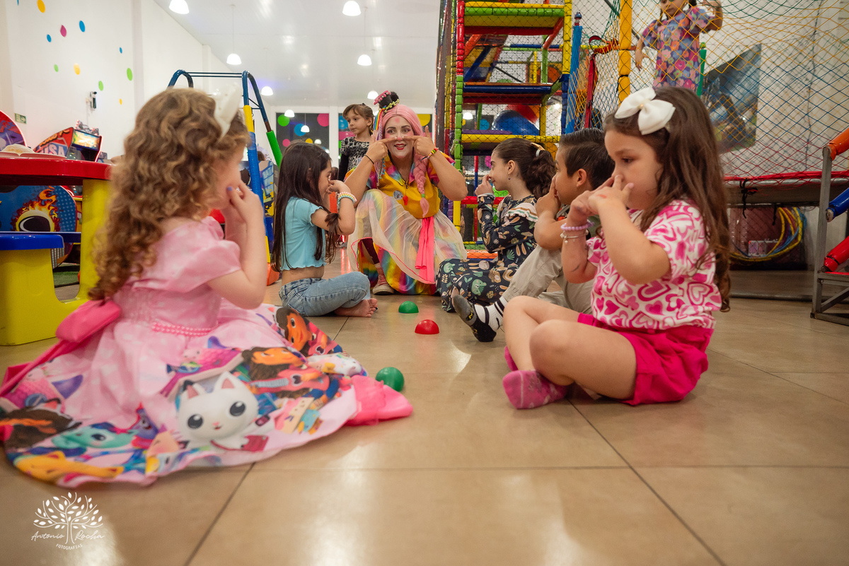 aniversário infantil - fotografia de aniversário - fotografia de família - fotógrafo infantil - Palhaça Tilika - Isabela 5 anos - playground infantil - fotografia profissional - celebração em família - Tio Antonio Rocha Fotografias - Pelotas – Loly Pop
