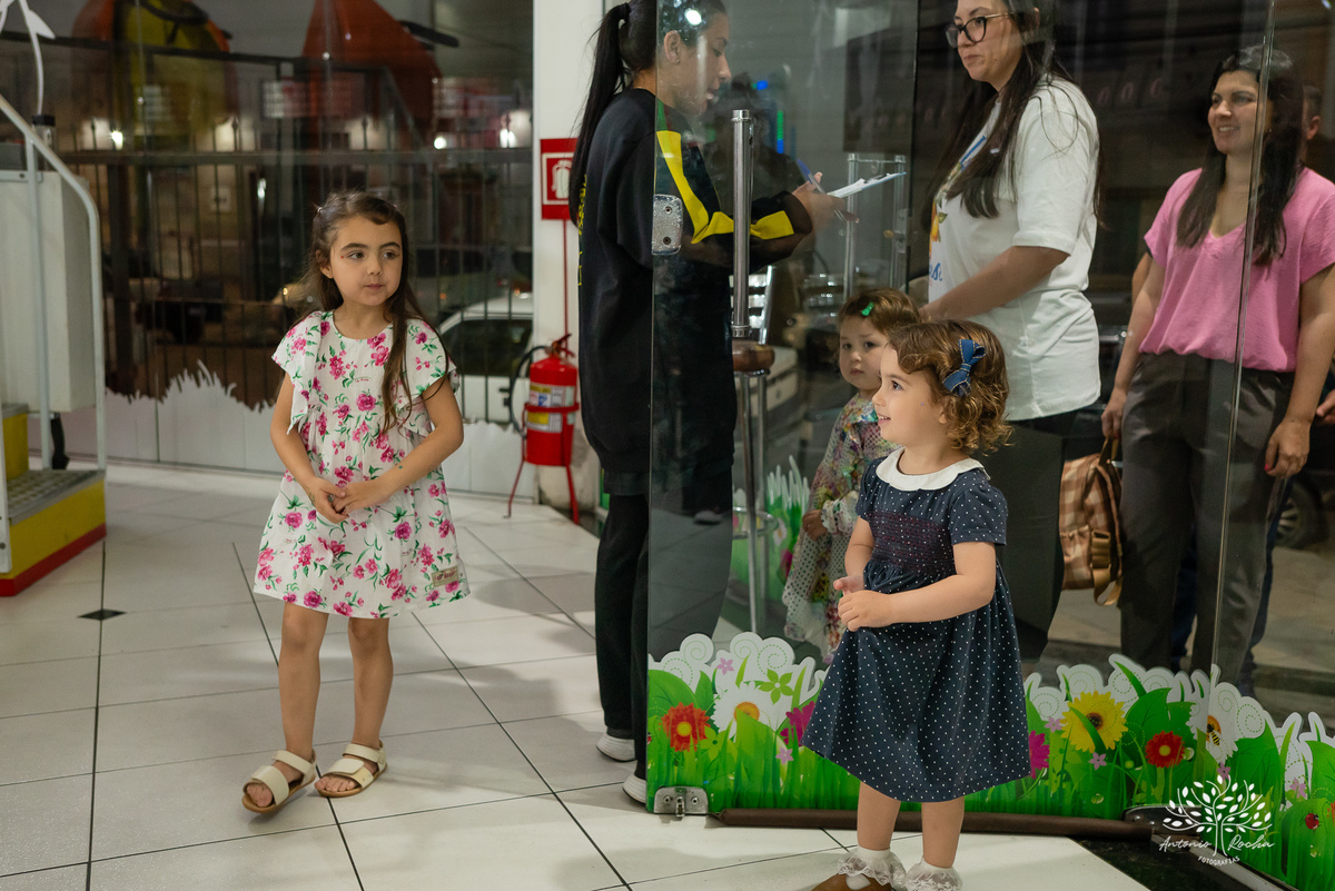 aniversário infantil - temático - show do parabéns - aniversário da Helena - Ana Castela - fotografia com emoção - fotografia profissional - play infantil - fotos de família - fotógrafo de aniversários – Pelotas - Antonio Rocha Fotografias - tio guigui