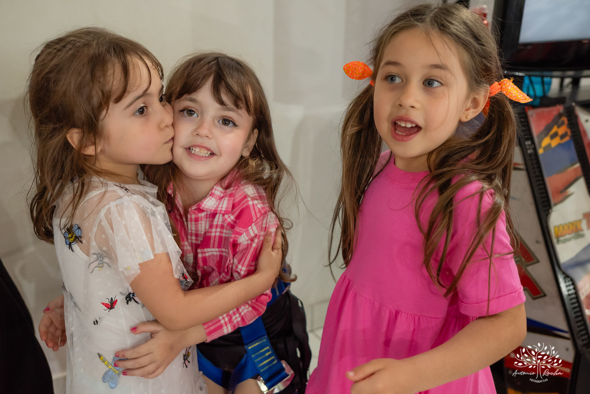 aniversário infantil - temático - show do parabéns - aniversário da Helena - Ana Castela - fotografia com emoção - fotografia profissional - play infantil - fotos de família - fotógrafo de aniversários – Pelotas - Antonio Rocha Fotografias - tio guigui