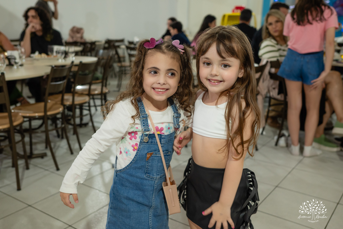 aniversário infantil - temático - show do parabéns - aniversário da Helena - Ana Castela - fotografia com emoção - fotografia profissional - play infantil - fotos de família - fotógrafo de aniversários – Pelotas - Antonio Rocha Fotografias - tio guigui