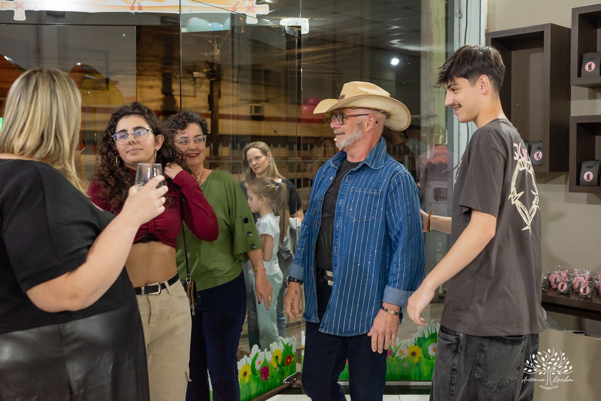 aniversário infantil - temático - show do parabéns - aniversário da Helena - Ana Castela - fotografia com emoção - fotografia profissional - play infantil - fotos de família - fotógrafo de aniversários – Pelotas - Antonio Rocha Fotografias - tio guigui