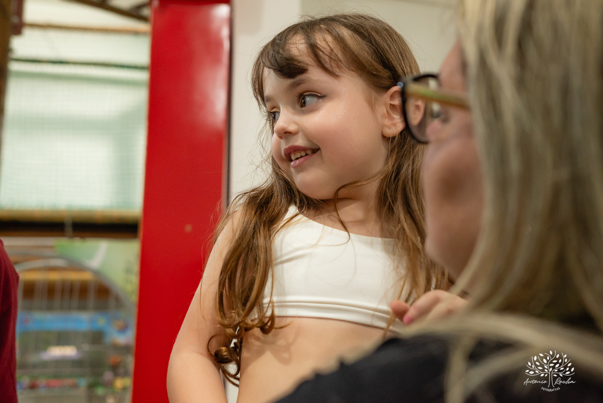 aniversário infantil - temático - show do parabéns - aniversário da Helena - Ana Castela - fotografia com emoção - fotografia profissional - play infantil - fotos de família - fotógrafo de aniversários – Pelotas - Antonio Rocha Fotografias - tio guigui