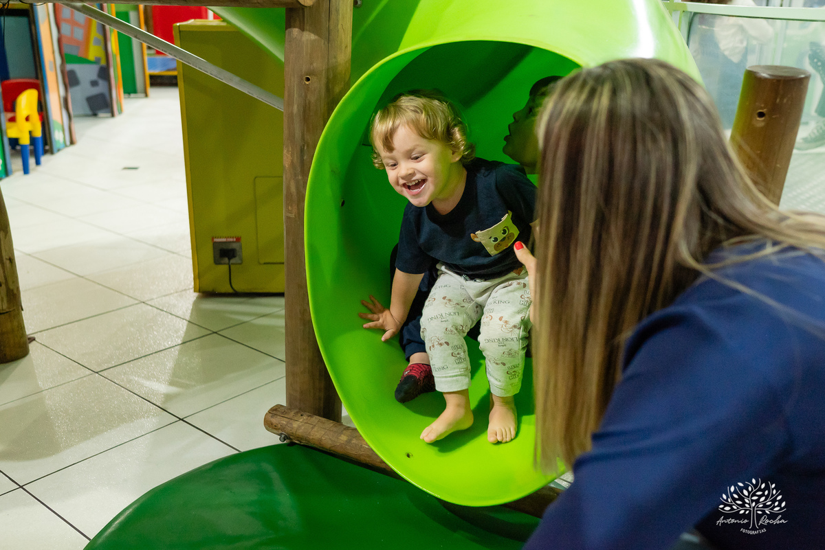 aniversário infantil - temático - show do parabéns - aniversário da Helena - Ana Castela - fotografia com emoção - fotografia profissional - play infantil - fotos de família - fotógrafo de aniversários – Pelotas - Antonio Rocha Fotografias - tio guigui