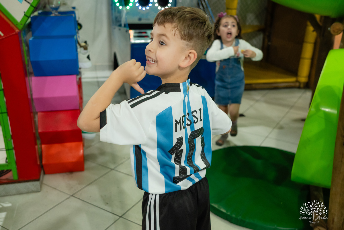 aniversário infantil - temático - show do parabéns - aniversário da Helena - Ana Castela - fotografia com emoção - fotografia profissional - play infantil - fotos de família - fotógrafo de aniversários – Pelotas - Antonio Rocha Fotografias - tio guigui