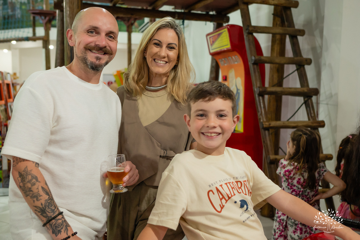 aniversário infantil - temático - show do parabéns - aniversário da Helena - Ana Castela - fotografia com emoção - fotografia profissional - play infantil - fotos de família - fotógrafo de aniversários – Pelotas - Antonio Rocha Fotografias - tio guigui