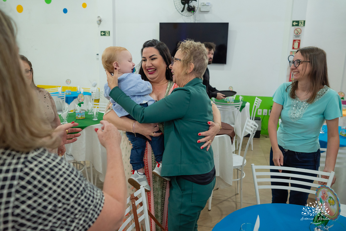 primeiro aninho - festa infantil - fotografia de aniversário - memórias da infância - registro fotográfico - celebração em família - fotografia profissional - fotografia de crianças - sorriso infantil - fotografias inesquecíveis – Pelotas – Antonio Rocha 