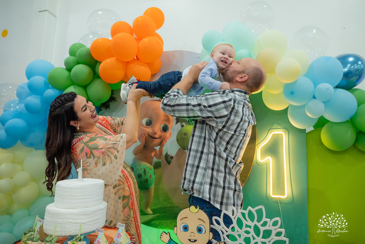 primeiro aninho - festa infantil - fotografia de aniversário - memórias da infância - registro fotográfico - celebração em família - fotografia profissional - fotografia de crianças - sorriso infantil - fotografias inesquecíveis – Pelotas – Antonio Rocha 