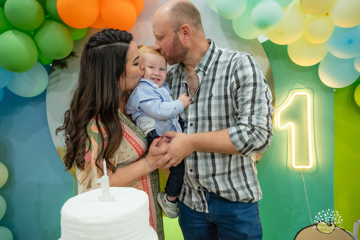 primeiro aninho - festa infantil - fotografia de aniversário - memórias da infância - registro fotográfico - celebração em família - fotografia profissional - fotografia de crianças - sorriso infantil - fotografias inesquecíveis – Pelotas – Antonio Rocha 