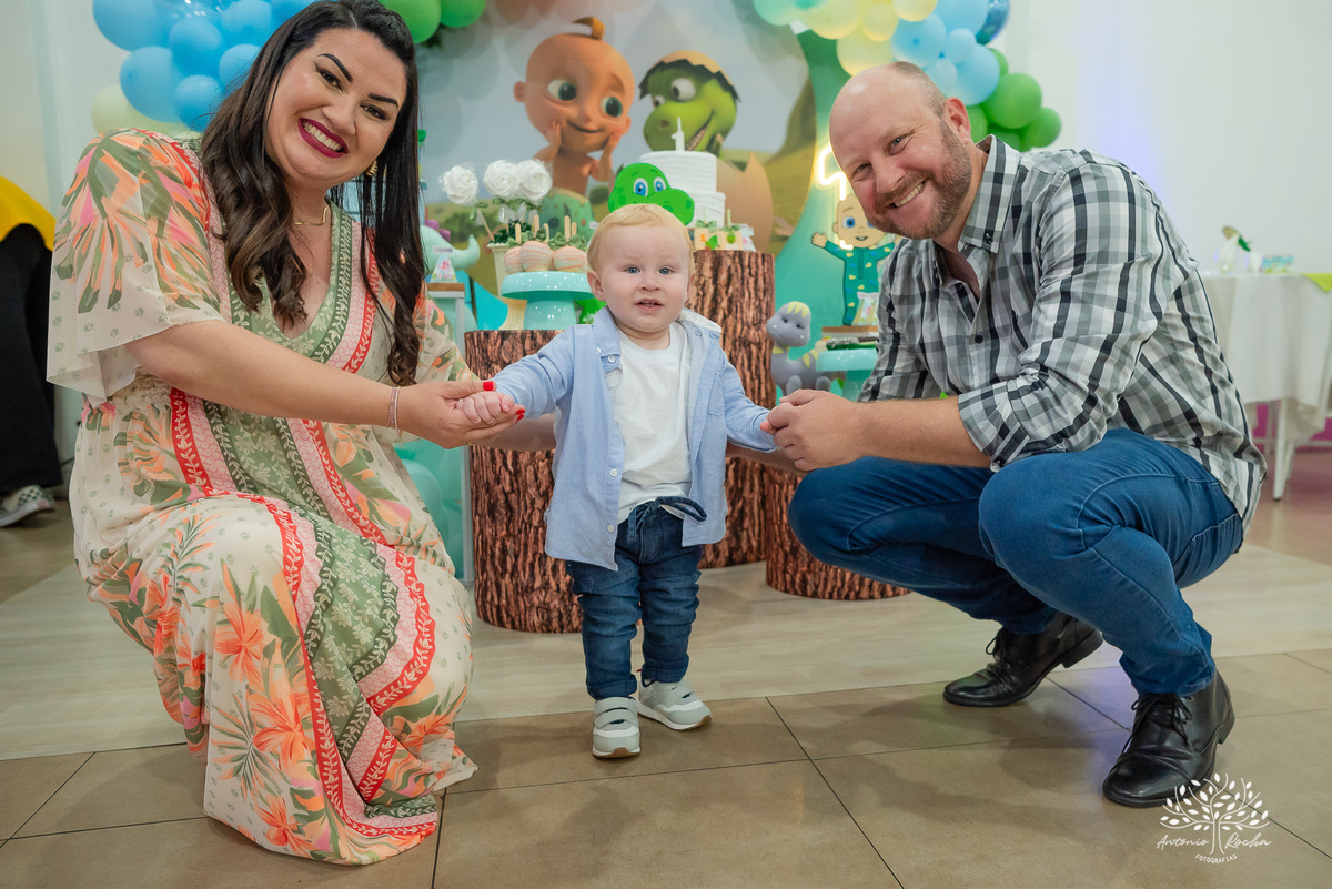 primeiro aninho - festa infantil - fotografia de aniversário - memórias da infância - registro fotográfico - celebração em família - fotografia profissional - fotografia de crianças - sorriso infantil - fotografias inesquecíveis – Pelotas – Antonio Rocha 
