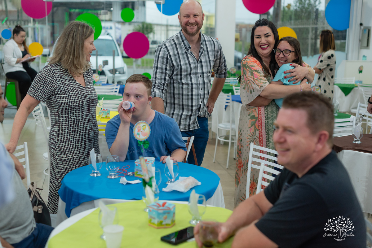 primeiro aninho - festa infantil - fotografia de aniversário - memórias da infância - registro fotográfico - celebração em família - fotografia profissional - fotografia de crianças - sorriso infantil - fotografias inesquecíveis – Pelotas – Antonio Rocha 