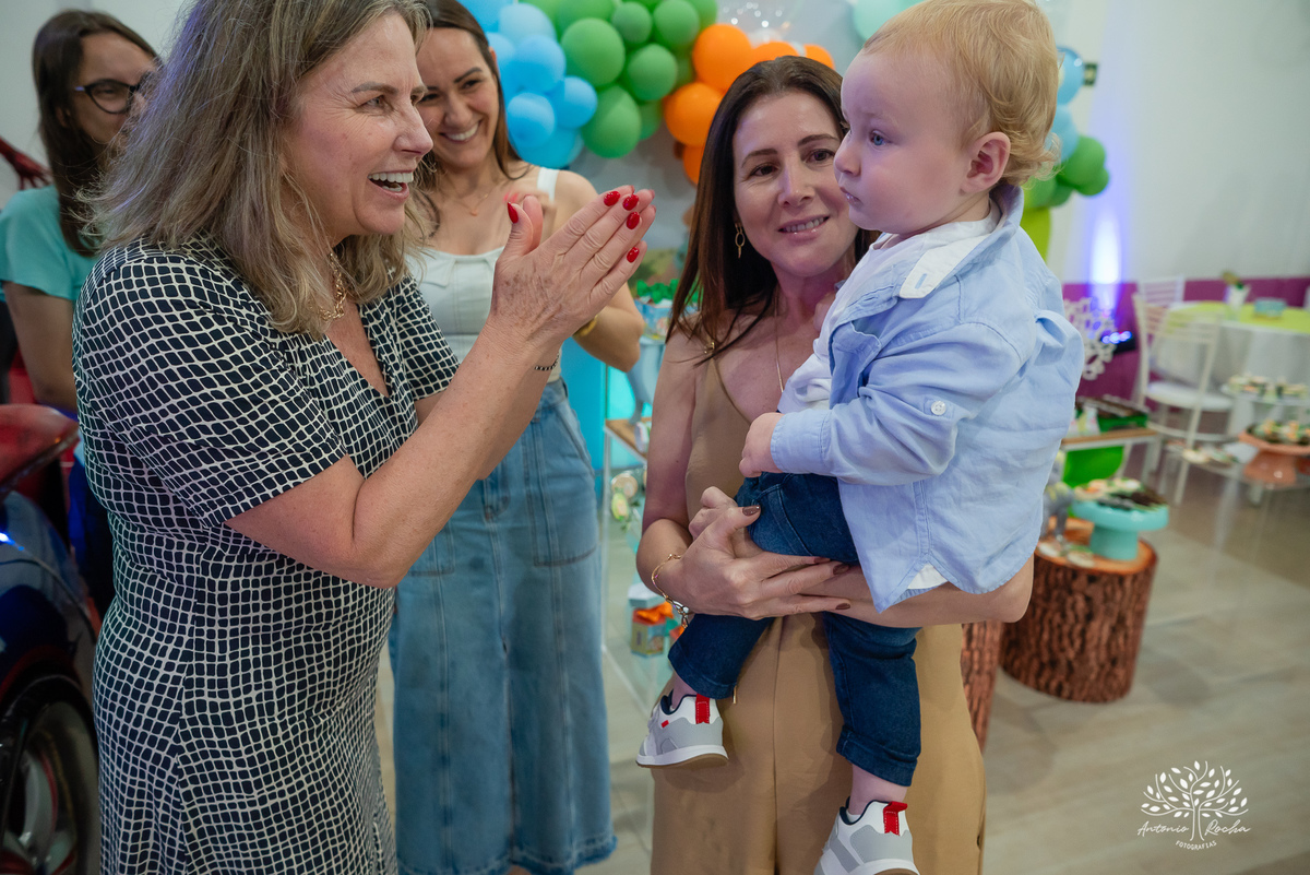 primeiro aninho - festa infantil - fotografia de aniversário - memórias da infância - registro fotográfico - celebração em família - fotografia profissional - fotografia de crianças - sorriso infantil - fotografias inesquecíveis – Pelotas – Antonio Rocha 