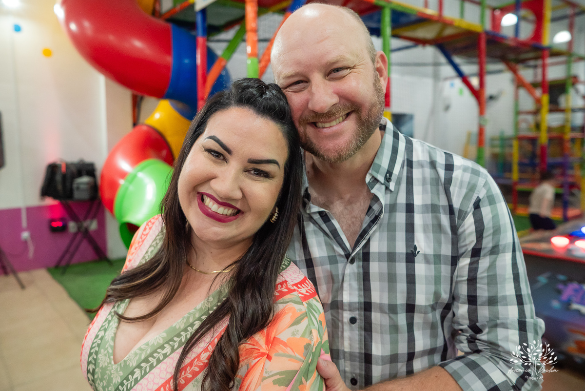 primeiro aninho - festa infantil - fotografia de aniversário - memórias da infância - registro fotográfico - celebração em família - fotografia profissional - fotografia de crianças - sorriso infantil - fotografias inesquecíveis – Pelotas – Antonio Rocha 