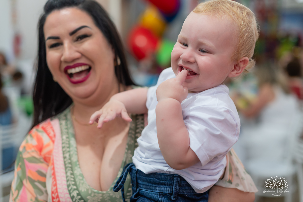 primeiro aninho - festa infantil - fotografia de aniversário - memórias da infância - registro fotográfico - celebração em família - fotografia profissional - fotografia de crianças - sorriso infantil - fotografias inesquecíveis – Pelotas – Antonio Rocha 