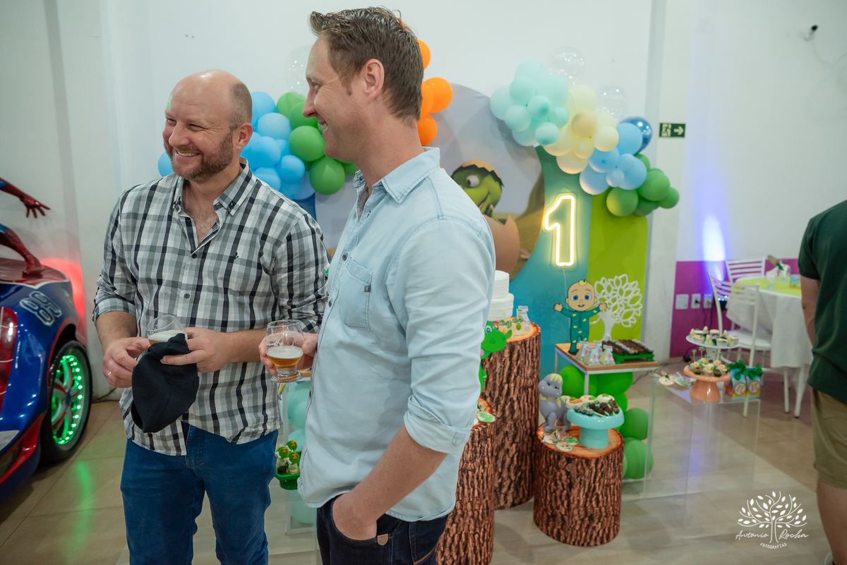 primeiro aninho - festa infantil - fotografia de aniversário - memórias da infância - registro fotográfico - celebração em família - fotografia profissional - fotografia de crianças - sorriso infantil - fotografias inesquecíveis – Pelotas – Antonio Rocha 