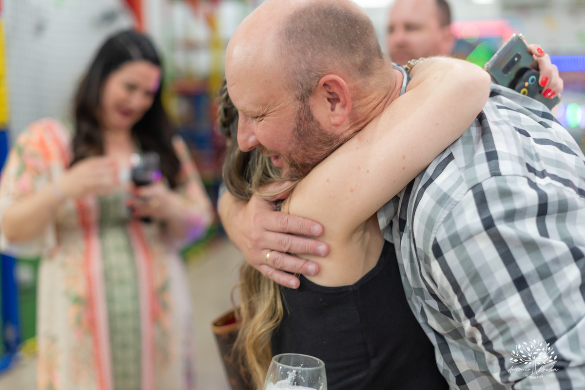 primeiro aninho - festa infantil - fotografia de aniversário - memórias da infância - registro fotográfico - celebração em família - fotografia profissional - fotografia de crianças - sorriso infantil - fotografias inesquecíveis – Pelotas – Antonio Rocha 