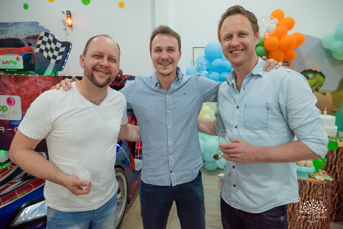 primeiro aninho - festa infantil - fotografia de aniversário - memórias da infância - registro fotográfico - celebração em família - fotografia profissional - fotografia de crianças - sorriso infantil - fotografias inesquecíveis – Pelotas – Antonio Rocha 