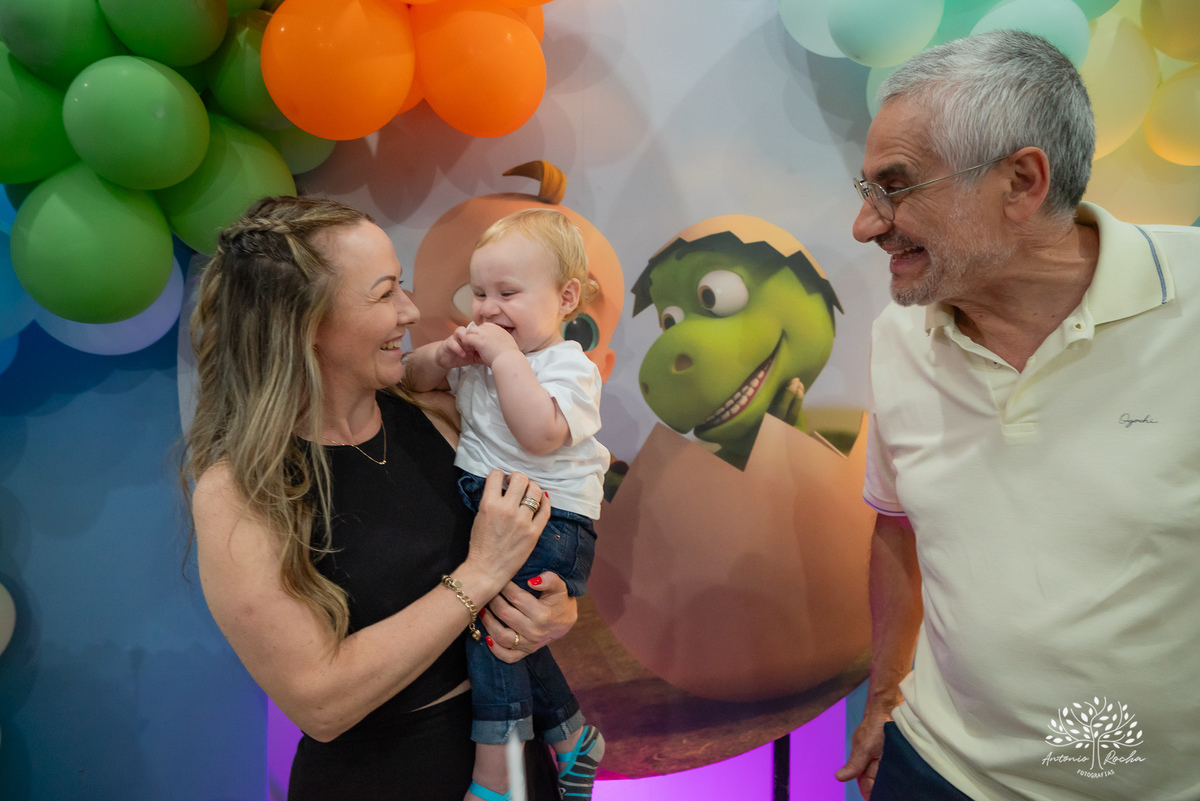 primeiro aninho - festa infantil - fotografia de aniversário - memórias da infância - registro fotográfico - celebração em família - fotografia profissional - fotografia de crianças - sorriso infantil - fotografias inesquecíveis – Pelotas – Antonio Rocha 