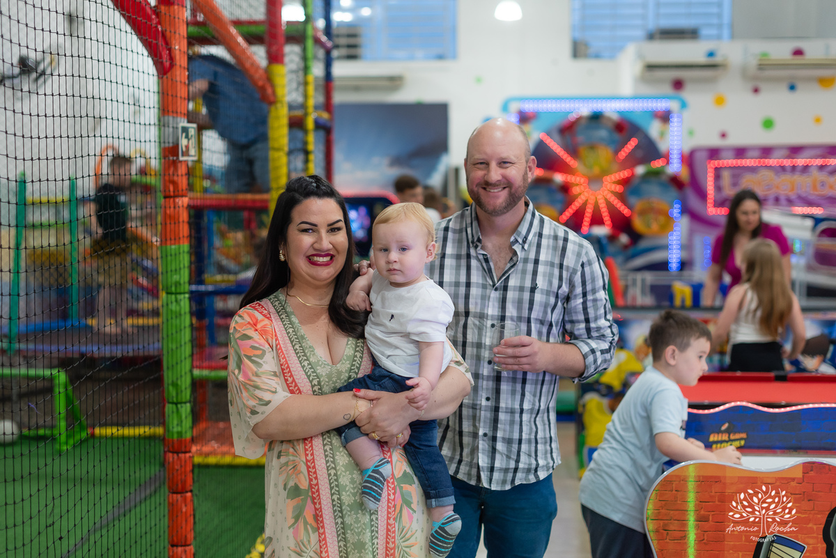primeiro aninho - festa infantil - fotografia de aniversário - memórias da infância - registro fotográfico - celebração em família - fotografia profissional - fotografia de crianças - sorriso infantil - fotografias inesquecíveis – Pelotas – Antonio Rocha 