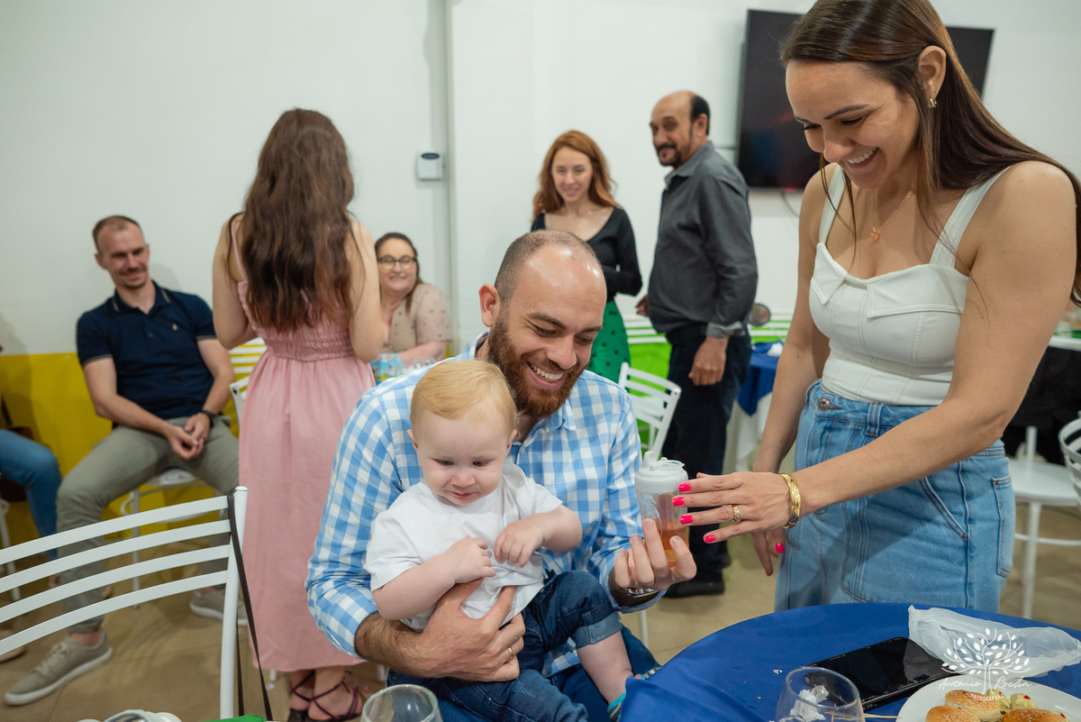 primeiro aninho - festa infantil - fotografia de aniversário - memórias da infância - registro fotográfico - celebração em família - fotografia profissional - fotografia de crianças - sorriso infantil - fotografias inesquecíveis – Pelotas – Antonio Rocha 