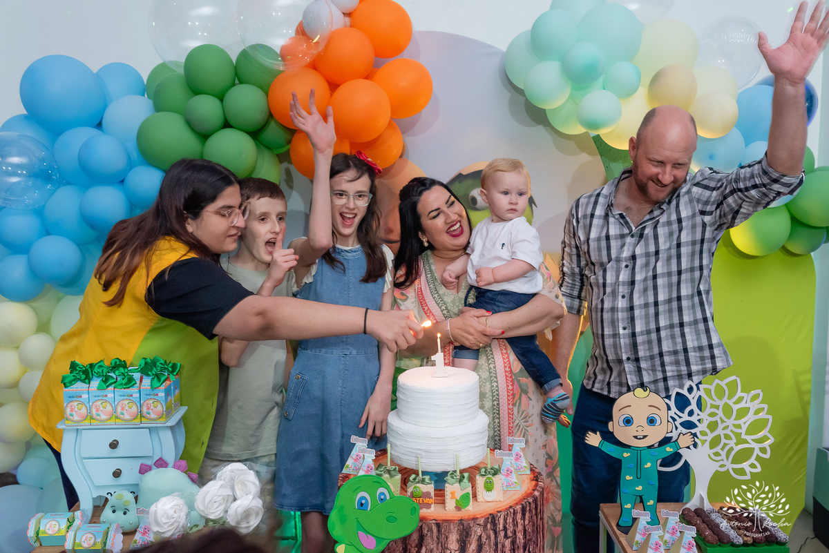 primeiro aninho - festa infantil - fotografia de aniversário - memórias da infância - registro fotográfico - celebração em família - fotografia profissional - fotografia de crianças - sorriso infantil - fotografias inesquecíveis – Pelotas – Antonio Rocha 
