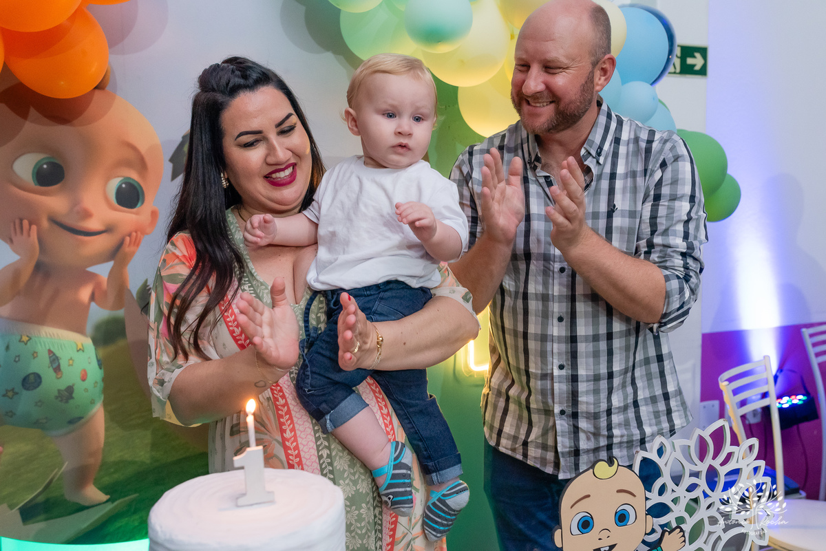 primeiro aninho - festa infantil - fotografia de aniversário - memórias da infância - registro fotográfico - celebração em família - fotografia profissional - fotografia de crianças - sorriso infantil - fotografias inesquecíveis – Pelotas – Antonio Rocha 