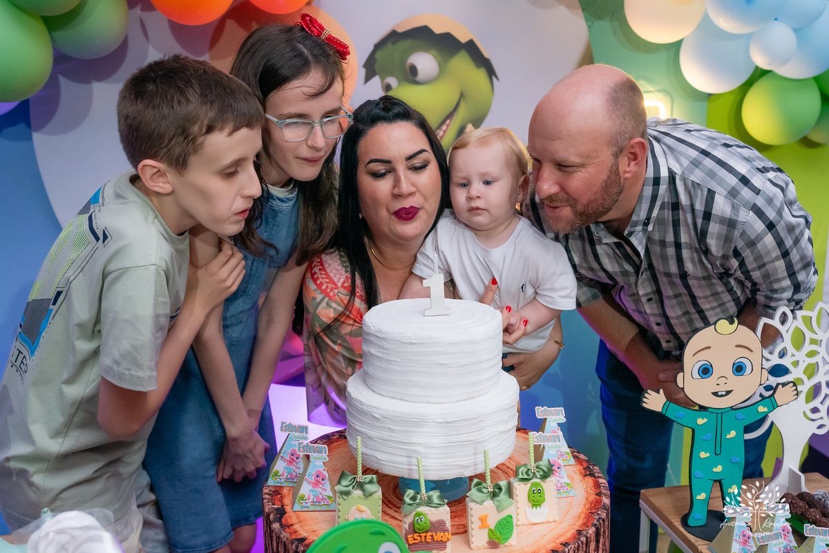 primeiro aninho - festa infantil - fotografia de aniversário - memórias da infância - registro fotográfico - celebração em família - fotografia profissional - fotografia de crianças - sorriso infantil - fotografias inesquecíveis – Pelotas – Antonio Rocha 
