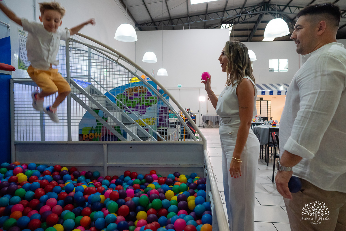 aniversário infantil - festa de 5 anos - Matteo - fotografia de aniversário - fotógrafo profissional - tema carros - - momentos em família - playground - Chuva de Neve - animador Roxito - Antonio Rocha Fotografias – Pelotas – Cliff Kids