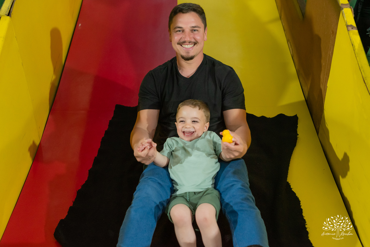aniversário infantil - fotografia de aniversário - fotógrafo de crianças - festa infantil - registros fotográficos - celebração em família - fotografia criativa - brincadeiras infantis - fotógrafo Antonio Rocha - fotografia de eventos - Pelotas