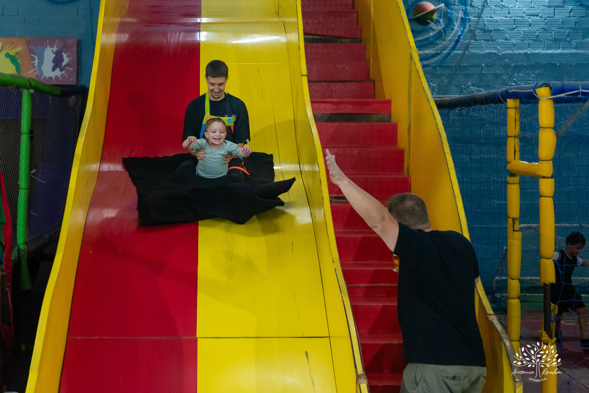 aniversário infantil - fotografia de aniversário - fotógrafo de crianças - festa infantil - registros fotográficos - celebração em família - fotografia criativa - brincadeiras infantis - fotógrafo Antonio Rocha - fotografia de eventos - Pelotas