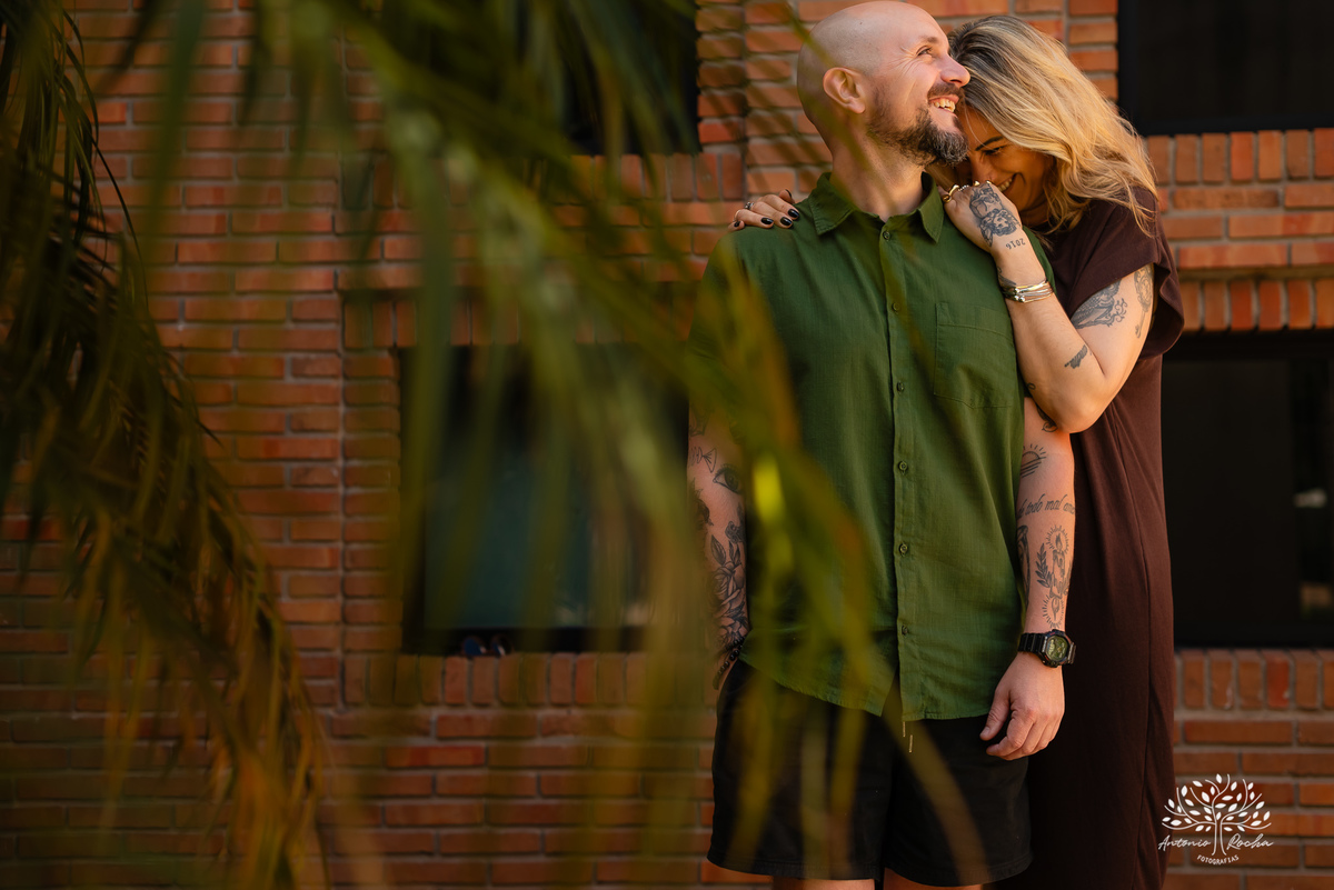 ensaio fotográfico - casal - 20 anos juntos - conexão - amor duradouro - autenticidade - energia única - fotografia de casais - celebração do amor - ensaio personalizado - fotografia profissional  - Antonio Rocha Fotografias – Pelotas