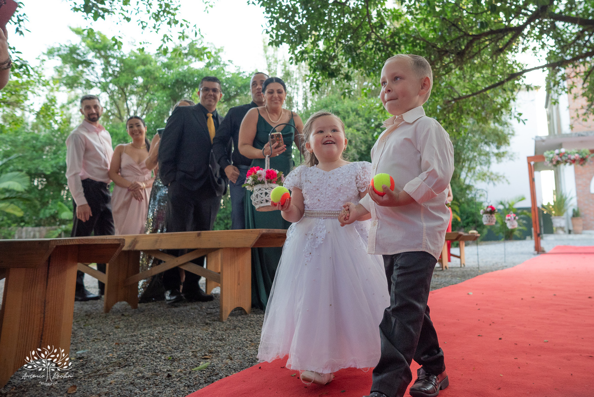 amor - celebração única - casamento personalizado - Daiane e Bruno - making of animado - cerimônia criativa - alianças inusitadas - bolinha de beach tennis - chuva de bolinhas - festa animada - fotografia de casamento - memórias especiais - Antonio Rocha 