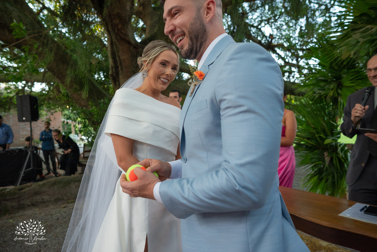 amor - celebração única - casamento personalizado - Daiane e Bruno - making of animado - cerimônia criativa - alianças inusitadas - bolinha de beach tennis - chuva de bolinhas - festa animada - fotografia de casamento - memórias especiais - Antonio Rocha 