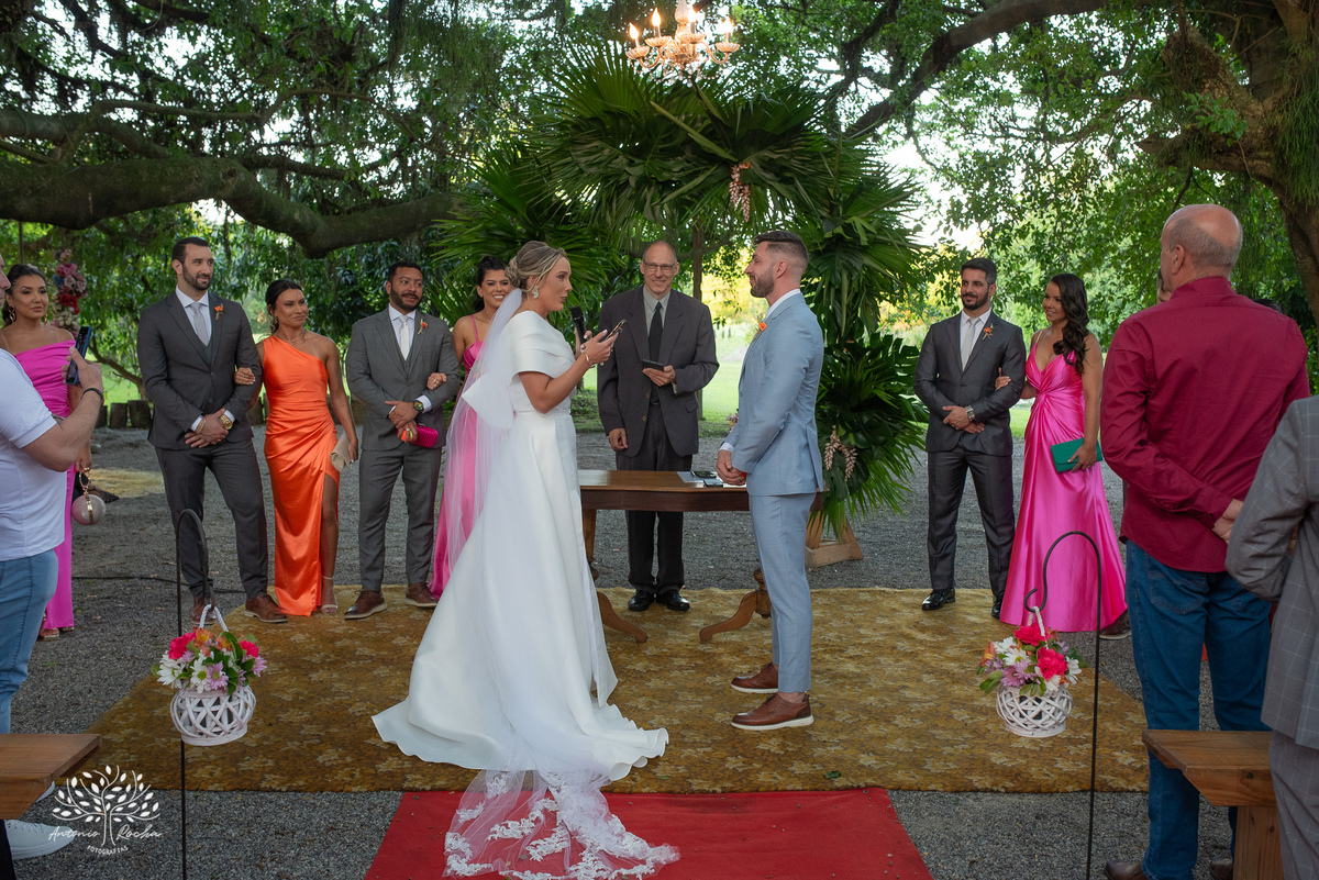 amor - celebração única - casamento personalizado - Daiane e Bruno - making of animado - cerimônia criativa - alianças inusitadas - bolinha de beach tennis - chuva de bolinhas - festa animada - fotografia de casamento - memórias especiais - Antonio Rocha 