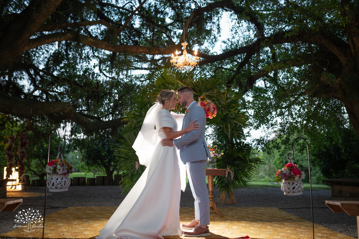 amor - celebração única - casamento personalizado - Daiane e Bruno - making of animado - cerimônia criativa - alianças inusitadas - bolinha de beach tennis - chuva de bolinhas - festa animada - fotografia de casamento - memórias especiais - Antonio Rocha 