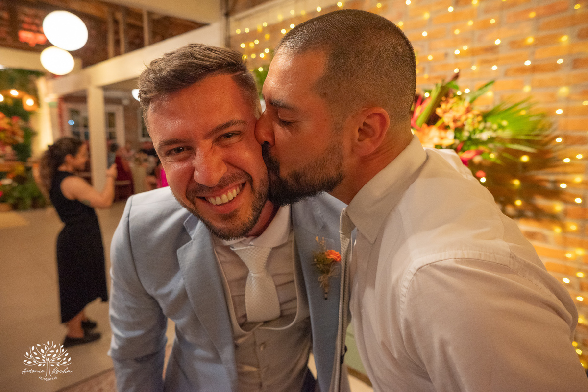 amor - celebração única - casamento personalizado - Daiane e Bruno - making of animado - cerimônia criativa - alianças inusitadas - bolinha de beach tennis - chuva de bolinhas - festa animada - fotografia de casamento - memórias especiais - Antonio Rocha 